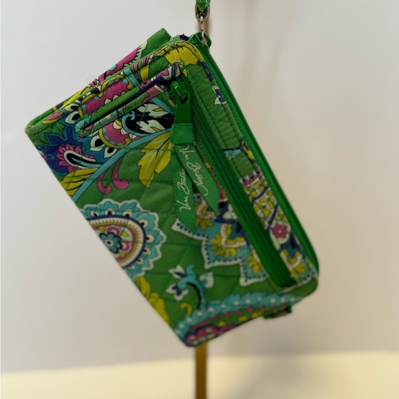 Vera Bradley green quilted wallet - Picture 1 of 8